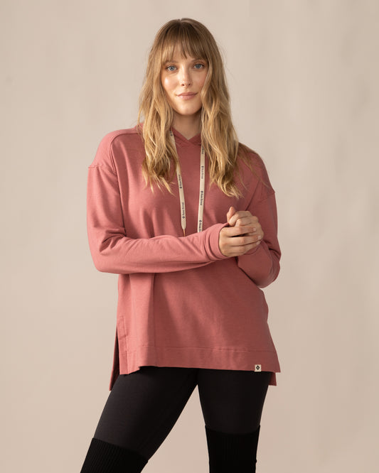 Women wearing the Chill Out Hoodie by Rose Boreal - Blush / Femme qui porte le Chandail à capuche trop relax de Rose Boreal - Rosée