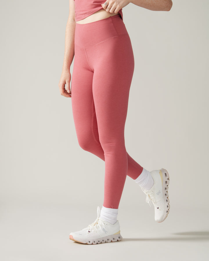 Women wearing the Buttery Soft BFF Hihg-Rise Legging by Rose Boreal - Cherry / Femme qui porte le legging BFF brossé taille haute de Rose Boreal - Cerise