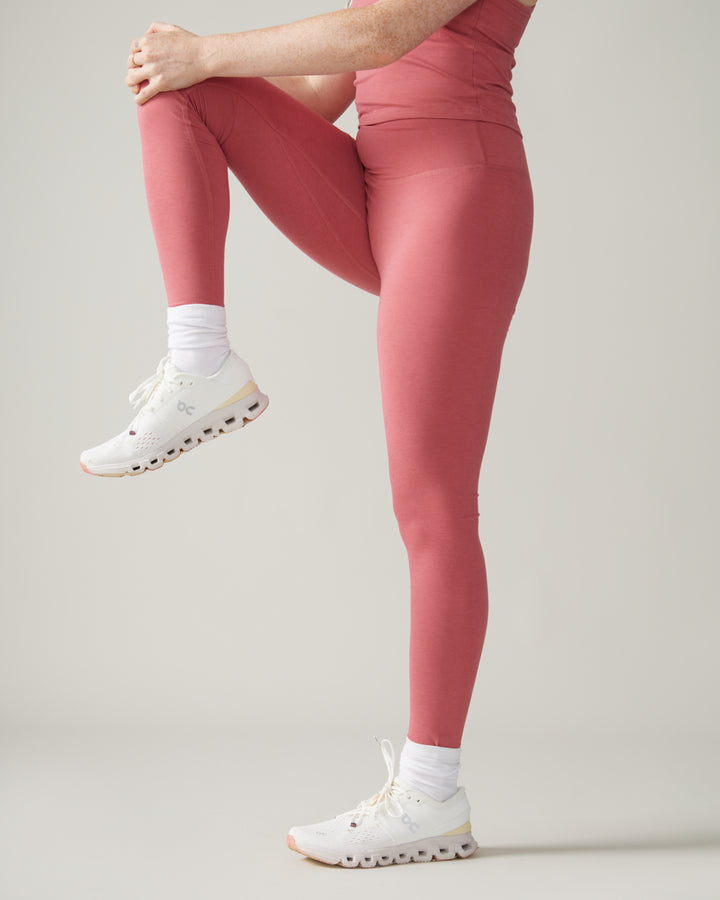 Women wearing the Buttery Soft BFF Hihg-Rise Legging by Rose Boreal - Cherry / Femme qui porte le legging BFF brossé taille haute de Rose Boreal - Cerise