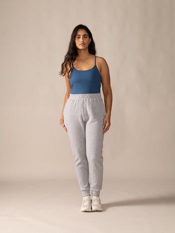 Women wearing the Mingan Jogger Pants by Rose Boreal- Moon Over / Femme qui porte le pantalon Jogging Mingan de Rose Boreal - Lune Over