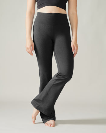 Women wearing the TGIF Wide Leg Yoga Pants by Rose Boreal - Total Eclipse Over / Femme qui porte le Pantalon de Yoga Vivement Vendredi de Rose Boreal - Éclipse Totale