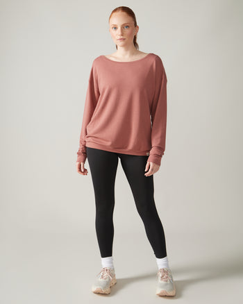 Women wearing the Flashdance Pullover by Rose Boreal - Dahlia / Femme qui porte le Chandail Flashdance de Rose Boreal - Dahlia