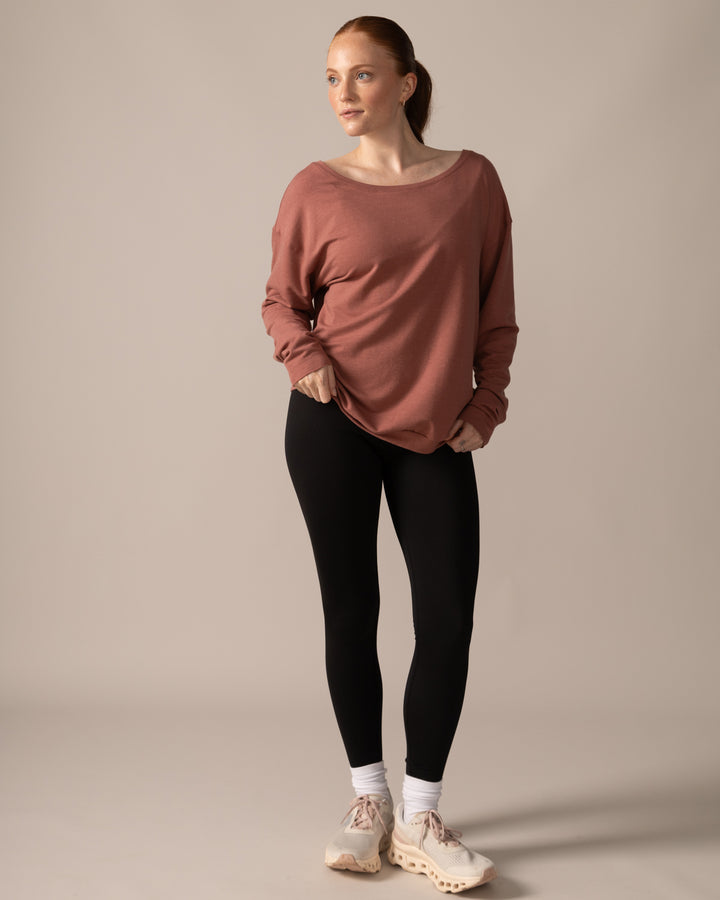 Women wearing the Flashdance Pullover by Rose Boreal - Dahlia. / Femme qui porte le Chandail Flashdance de Rose Boreal - Dahlia.