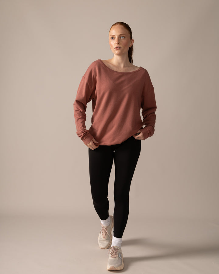 Women wearing the Flashdance Pullover by Rose Boreal - Dahlia. / Femme qui porte le Chandail Flashdance de Rose Boreal - Dahlia.