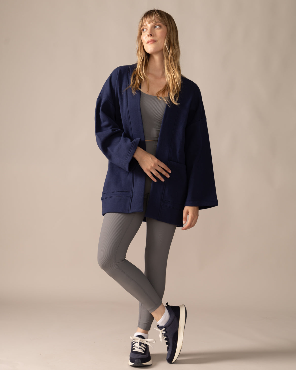 Women wearing the Northwind Cardigan by Rose Boreal - Denim Over / Femme qui porte le Cardigan vent du nord de Rose Boreal - Denim Over