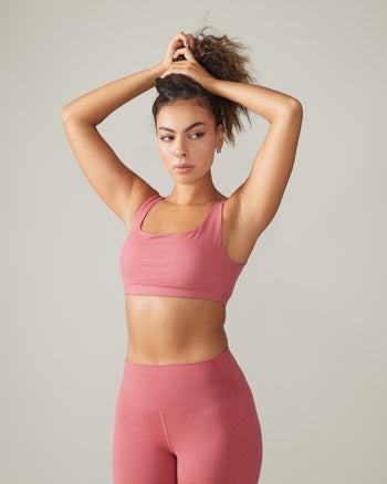 Women wearing the Life's good Sports Bra 
by Rose Boreal - Cherry / Femme qui porte le Soutien-gorge La Vie est belle de Rose Boreal - Cerise