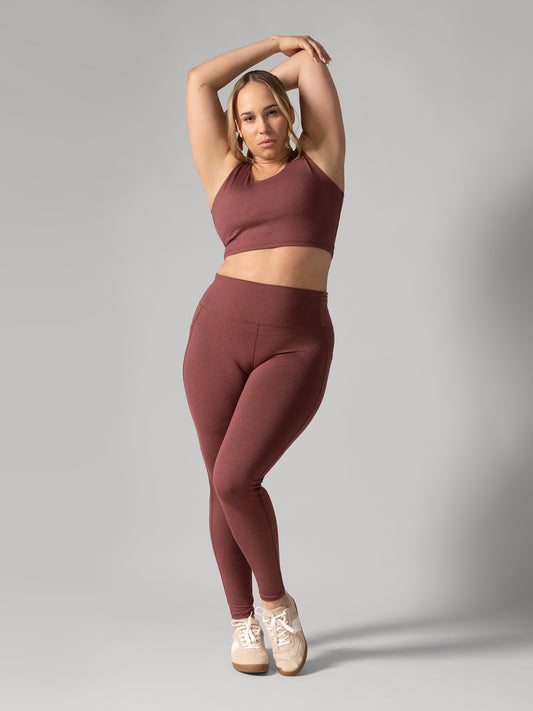 Women wearing the Buttery Soft BFF High-Rise Legging with Pockets by Rose Boreal - Rhubarb / Femme qui porte le Legging BFF Brossé Taille Haute avec poches de Rose Boreal - Rhubarbe